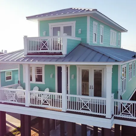 Walk To Ocean Home With Deck In Surfside Beach!